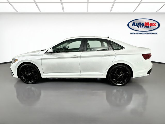 Used 2025 Volkswagen Jetta SE FWD image 7