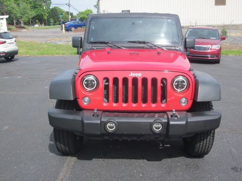 Used 2010 Jeep Wrangler Unlimited Sport AWD/4WD image 3