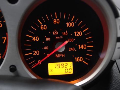 Used 2004 Nissan 350Z Touring w/ Cargo Convenience Pkg RWD image 8