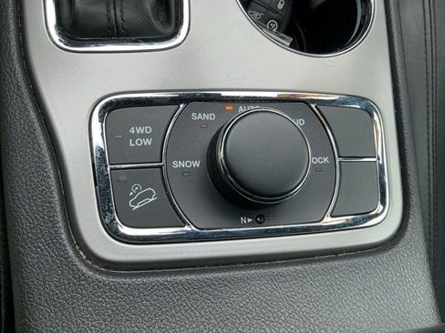 Used 2022 Jeep Grand Cherokee Laredo X image 22