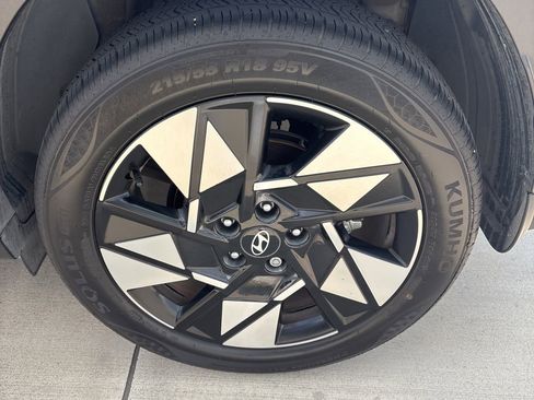 Certified 2024 Hyundai Kona SEL w/ Convenience Package FWD image 18