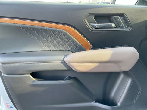 Used 2023 GMC Canyon Denali image 11