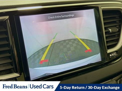 Used 2023 Chrysler Pacifica Touring-L FWD image 18