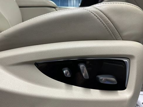 Used 2019 Cadillac Escalade Premium Luxury image 15