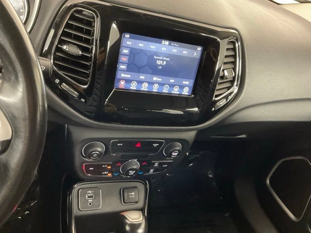 Used 2020 Jeep Compass Latitude FWD image 24