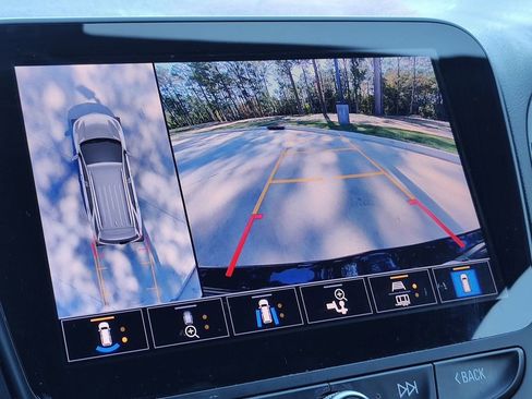 Used 2022 Chevrolet Equinox RS w/ Infotainment Package image 29