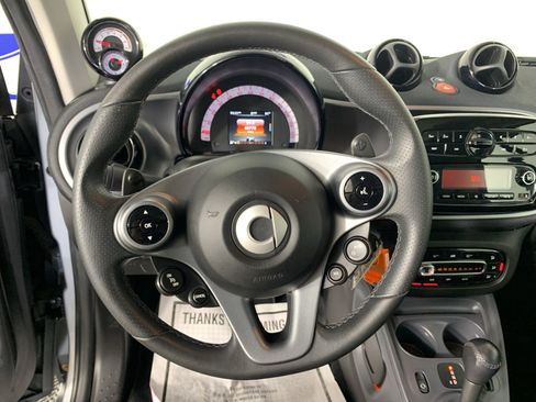 Used 2016 smart fortwo Prime RWD image 21
