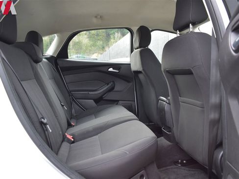 Used 2018 Ford Focus SE w/ Cold Weather Package image 22