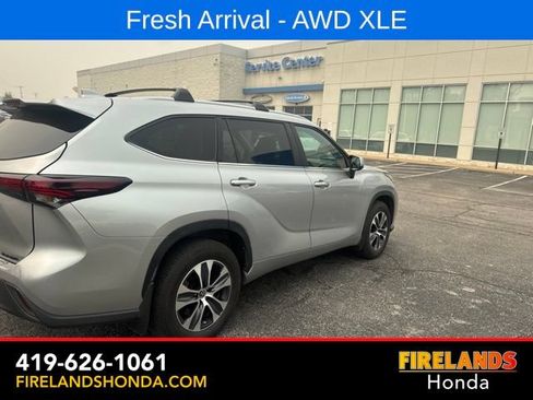 Used 2024 Toyota Highlander XLE AWD/4WD image 7