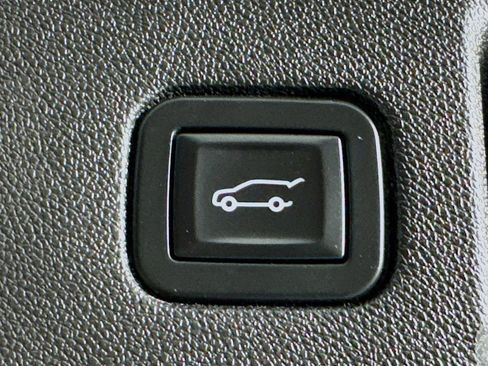 Used 2018 Chevrolet Equinox LT image 34