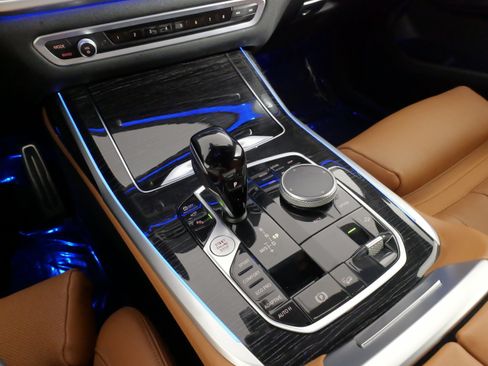 Used 2022 BMW X7 xDrive40i w/ M Sport Package AWD/4WD image 55