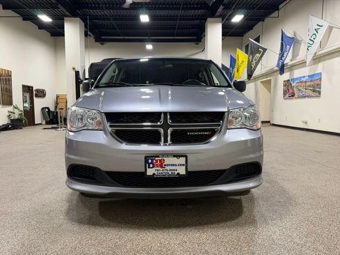 Used 2017 Dodge Grand Caravan SE FWD image 2
