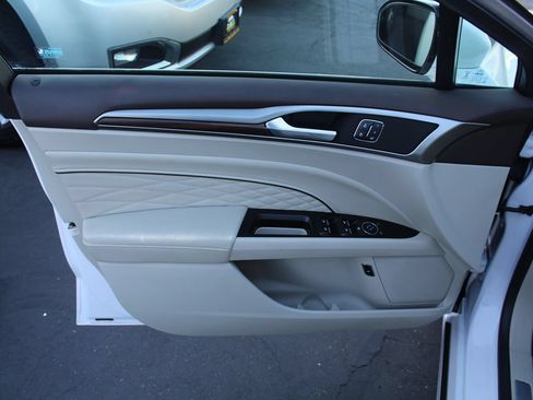 Used 2017 Ford Fusion Platinum FWD image 18