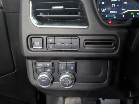 Used 2022 GMC Yukon XL SLE AWD/4WD image 10