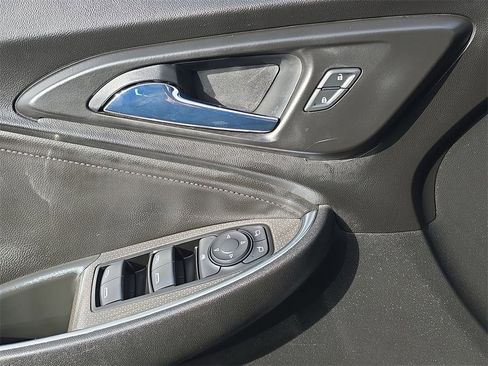 Certified 2020 Chevrolet Malibu LT w/ Leather Package image 24