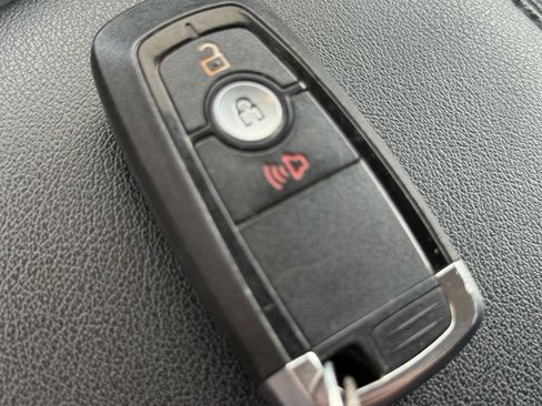 Used 2024 Ford Edge SEL image 22