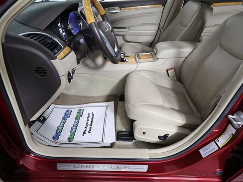 Used 2014 Chrysler 300 C RWD image 13