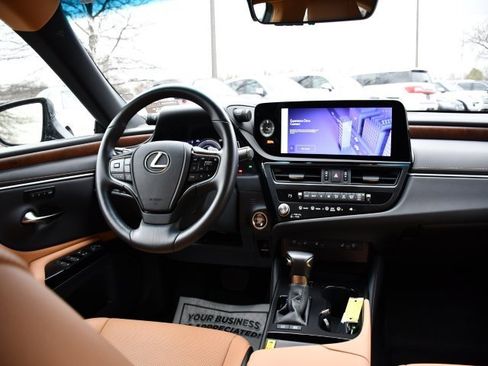 Certified 2025 Lexus ES 300h w/ Premium Package image 20