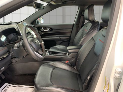 Used 2023 Jeep Compass Trailhawk image 9