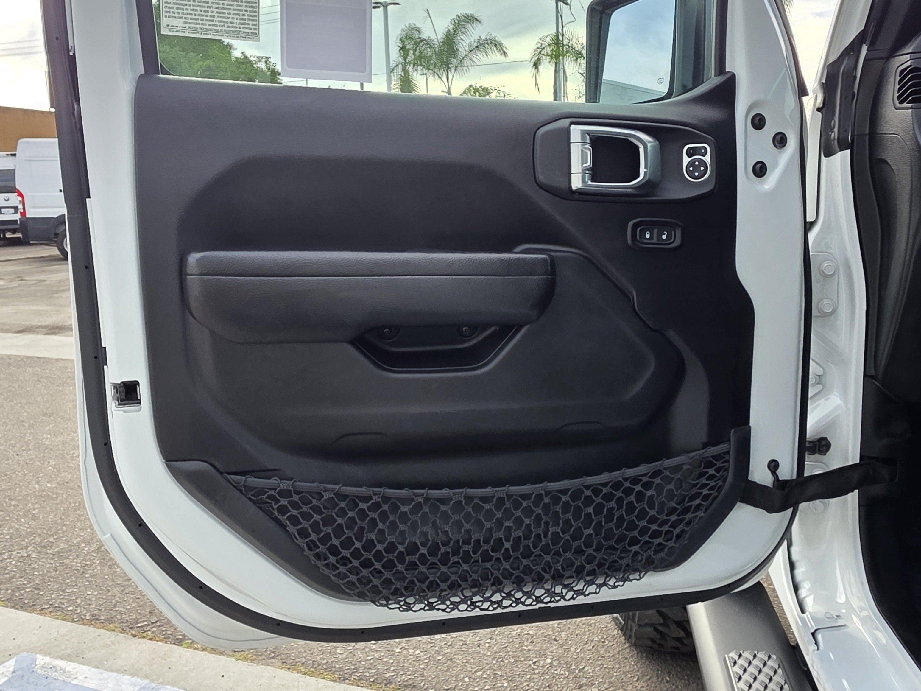 Certified 2023 Jeep Gladiator Sport AWD/4WD image 11