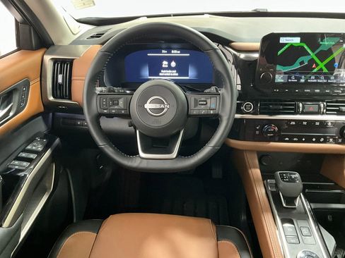 Used 2024 Nissan Pathfinder Platinum w/ Cargo Package image 4