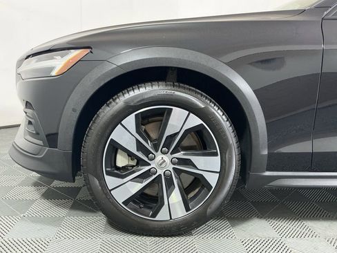Used 2024 Volvo V60 B5 Cross Country Plus image 8