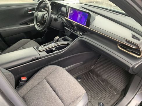 Used 2023 Toyota Crown AWD/4WD image 18