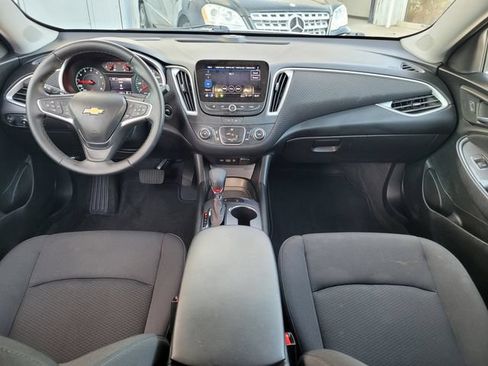 Used 2025 Chevrolet Malibu RS FWD image 16