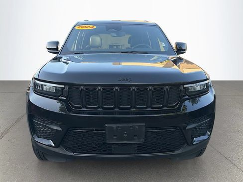 Used 2024 Jeep Grand Cherokee Altitude AWD/4WD image 9