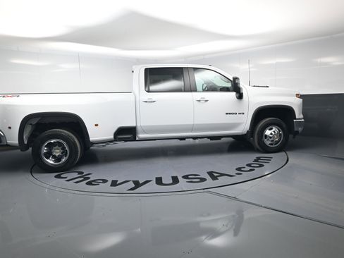 Used 2025 Chevrolet Silverado 3500 LT w/ Safety Package image 10