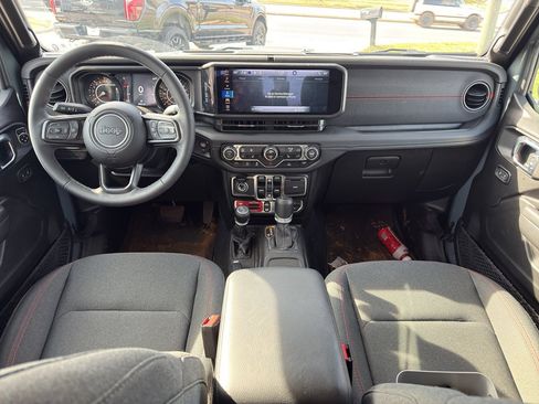 Used 2025 Jeep Gladiator Rubicon w/ Convenience Group image 10