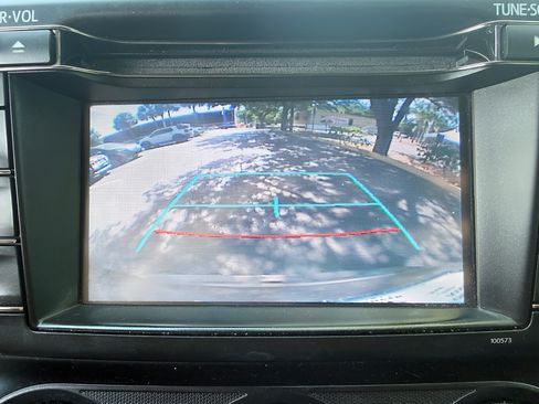 Used 2018 Toyota RAV4 LE FWD image 23