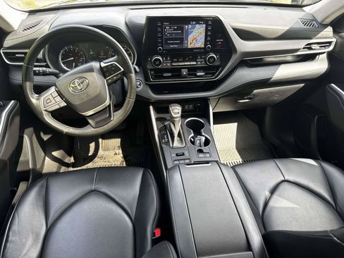 Used 2022 Toyota Highlander XLE AWD/4WD image 13