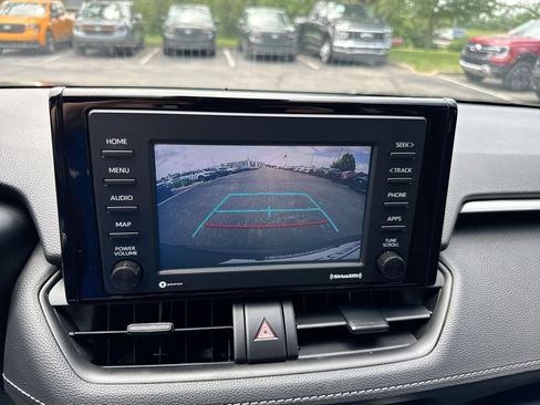 Used 2022 Toyota RAV4 LE AWD/4WD image 18