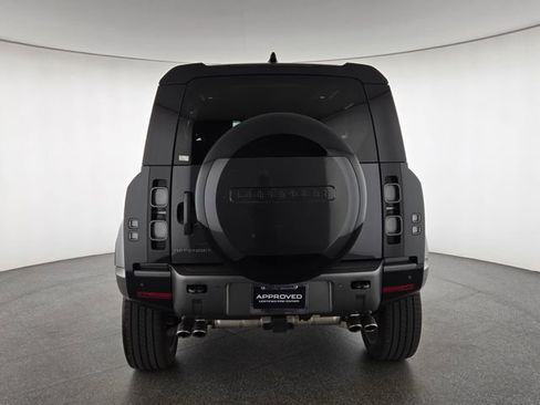Certified 2024 Land Rover Defender 90 V8 AWD/4WD image 7