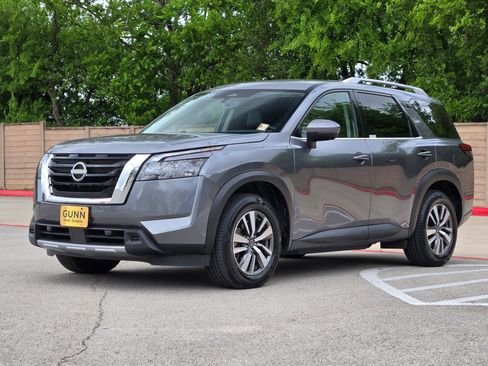 Used 2025 Nissan Pathfinder SL image 7