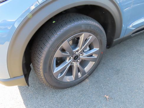 New 2026 Ford Explorer Active image 7