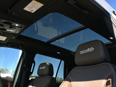 Used 2021 Chevrolet Tahoe High Country w/ Premium Package image 9