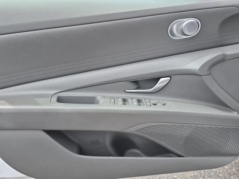 Used 2024 Hyundai Elantra SEL FWD image 9