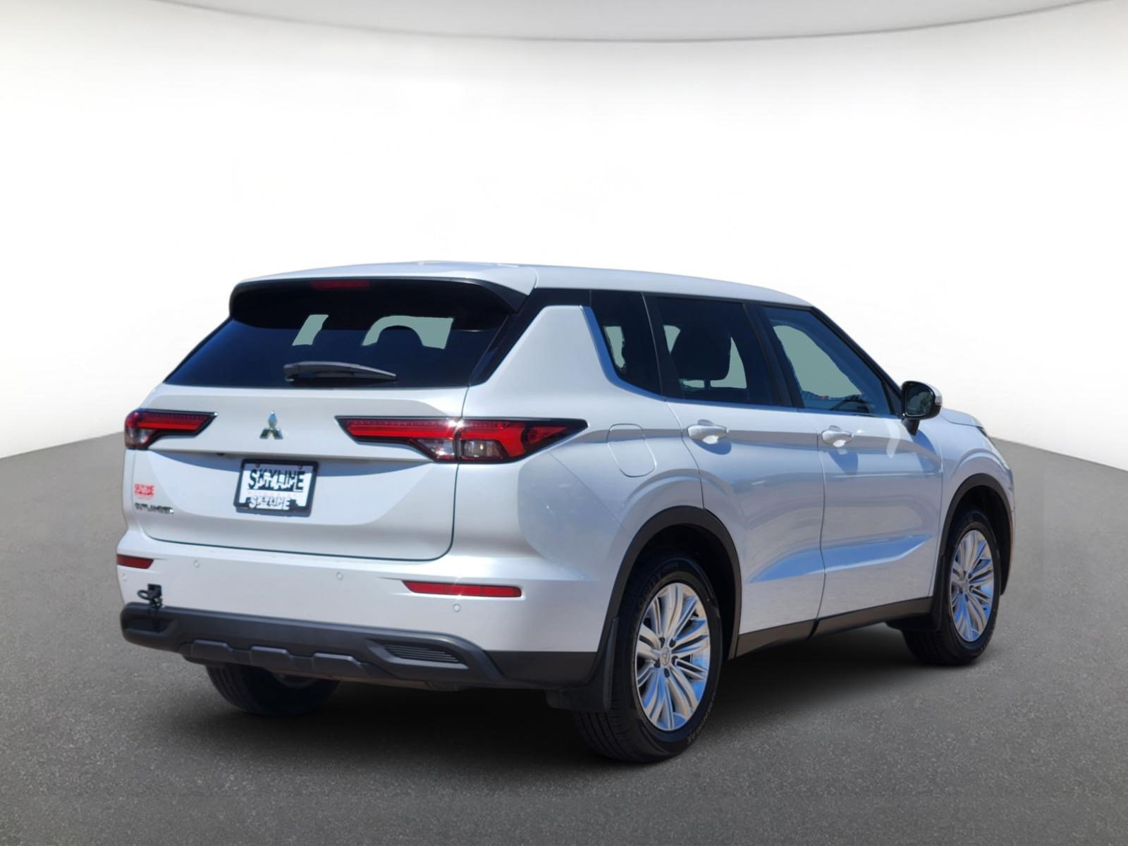 Used 2023 Mitsubishi Outlander ES FWD image 3