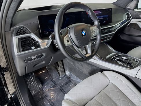 Certified 2023 BMW X7 xDrive40i w/ Premium Package image 9