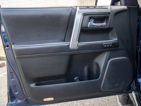 Used 2016 Toyota 4Runner Limited AWD/4WD image 10