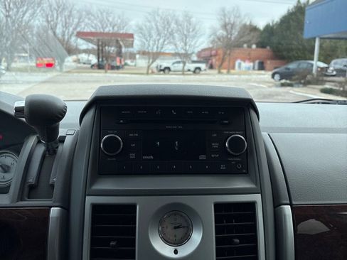 Used 2010 Chrysler Town & Country Touring image 17