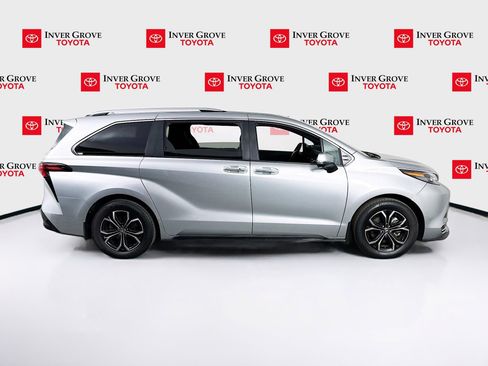 Certified 2025 Toyota Sienna Platinum AWD/4WD image 4