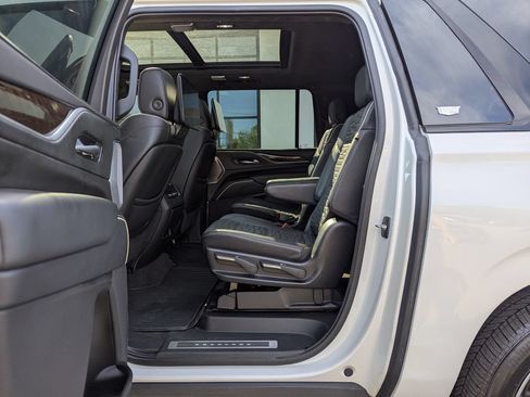 Used 2022 Cadillac Escalade ESV Sport Platinum AWD/4WD image 42
