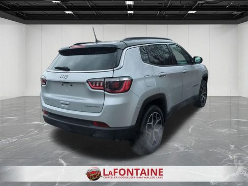 Used 2025 Jeep Compass Limited image 8