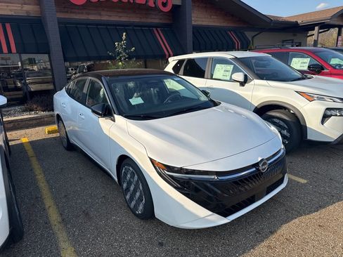 New 2026 Nissan Sentra SR image 2