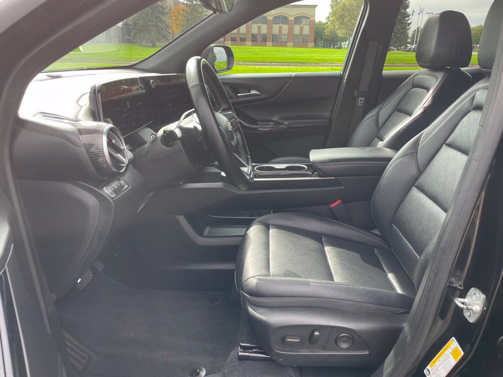 Used 2025 Chevrolet Equinox LT w/ Convenience Package II AWD/4WD image 9