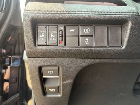 Used 2023 Honda Odyssey Sport image 11