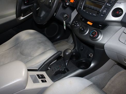 Used 2011 Toyota RAV4 2WD w/ Base L4 Extra Value Pkg image 21